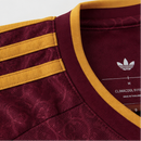 Le troisième maillot de l'Espagne, orné de deux étoiles, célébrant leur victoire à la Coupe du monde 2026